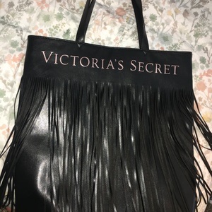 Victoria’s Secret Faux Leather Tote is being swapped online for free