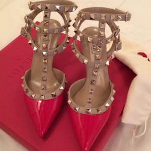 New Valentino Rockstuds is being swapped online for free