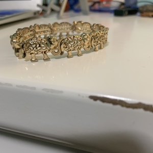 Gold Elephant Elastic Bracelet is being swapped online for free