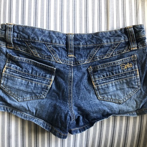 Jean shorts size 5 is being swapped online for free
