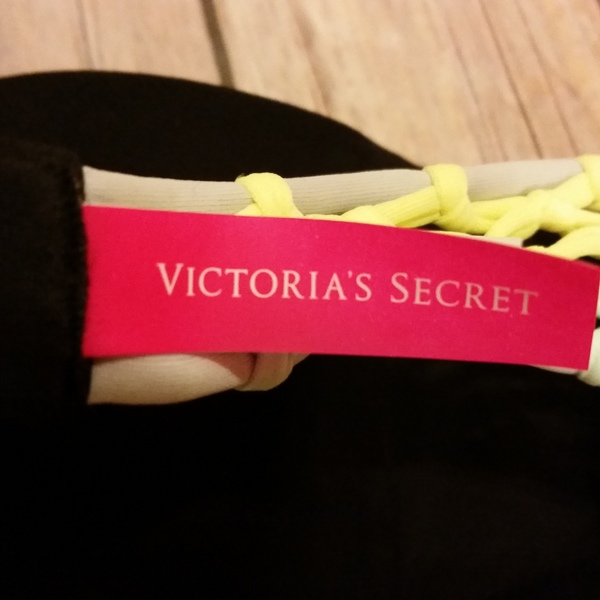 Black Victoria's Secret Bikini Top 34B is being swapped online for free