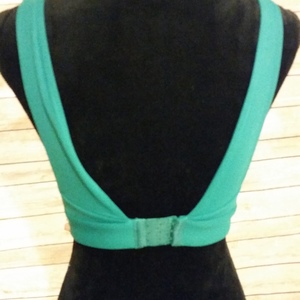 Green Fabletics Sports Bra Small is being swapped online for free
