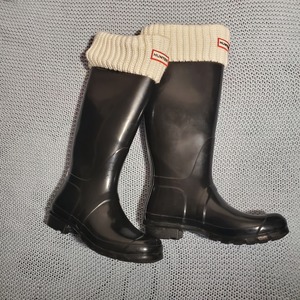 Hunter boots & socks  is being swapped online for free