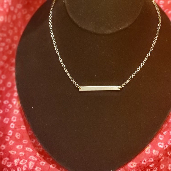 Bar necklace  is being swapped online for free