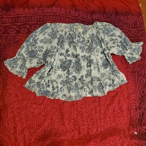 Ralph Lauren medium top  is being swapped online for free