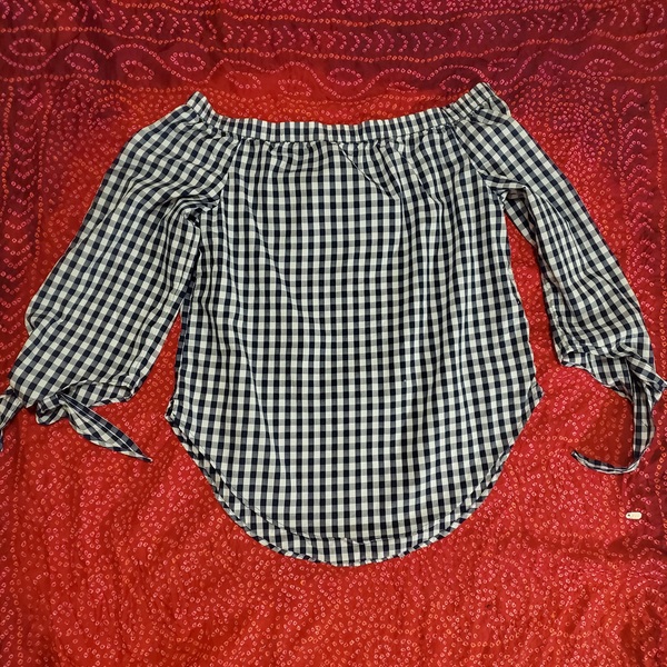 Large off sholder top nwot  is being swapped online for free