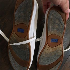 Keds white sneakers 9.5 is being swapped online for free