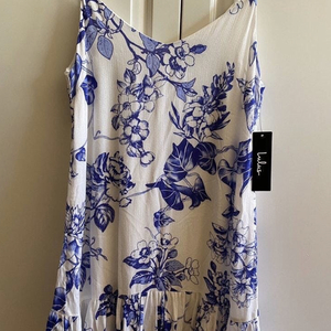 Lulus floral dress is being swapped online for free
