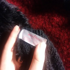 Black fur scarf is being swapped online for free