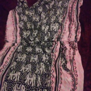 A elephant jumpsuit/jumper is being swapped online for free