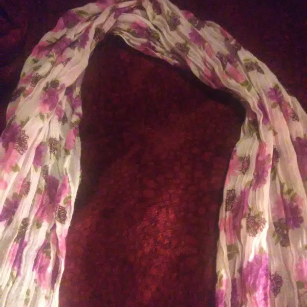 Flower scarf is being swapped online for free