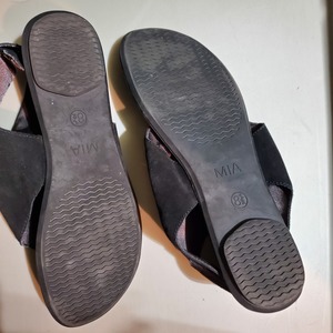 Black Mia sandals  is being swapped online for free