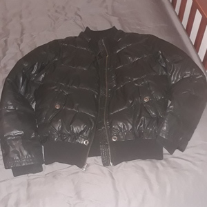 black leather kinda cropped coat, pefect for the cold weather, comertable, never worn, and great quality is being swapped online for free