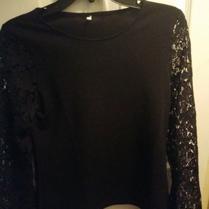Black Lace Sleeve Top is being swapped online for free