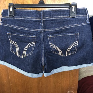 Girls Midi Hollister Shorts is being swapped online for free