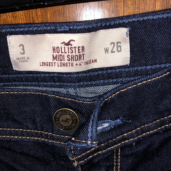 Girls Midi Hollister Shorts is being swapped online for free