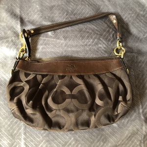 Coach purse brown is being swapped online for free