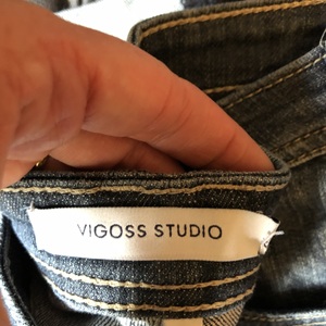 High waisted jeans is being swapped online for free