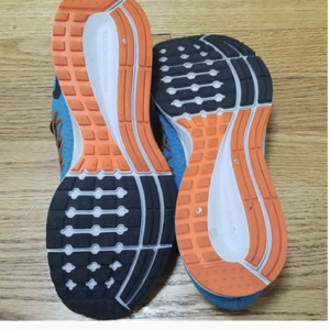 NIKE ZOOM PEGASUS 32 Mens sz 8 is being swapped online for free