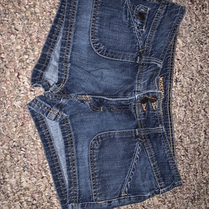 Mossimo Women’s size 7 denim shorts is being swapped online for free