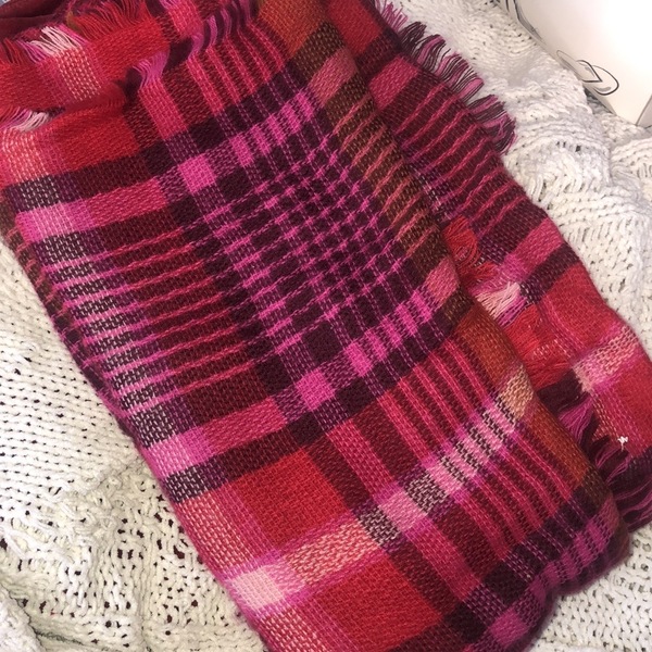 Old Navy Blanket Scarf is being swapped online for free