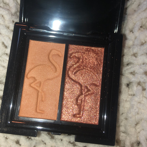 Eyeshadow Duo is being swapped online for free