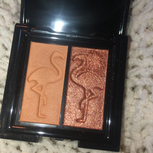 Eyeshadow Duo is being swapped online for free