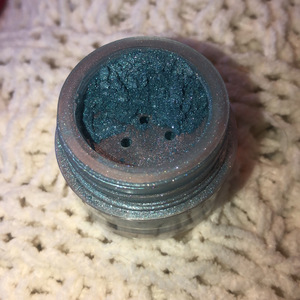 Blue Eyeshadow Loose Pigment  is being swapped online for free