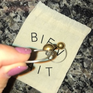 MADEWELL HOOP EARRINGS GOLD / SILVER is being swapped online for free