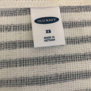 XS old navy button tie front tank is being swapped online for free