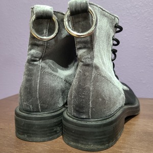 Dolce Vita Bardot velvet boots is being swapped online for free