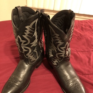 Black Laredo Birchwood round toe boots #68450 is being swapped online for free