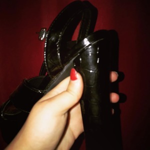 Black sandal heels  is being swapped online for free