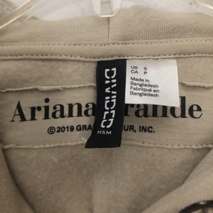 Ariana Grande Sweatshirt Dress is being swapped online for free