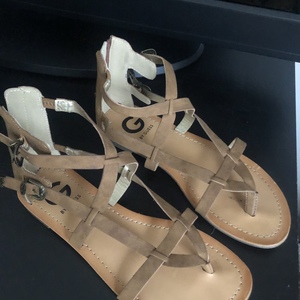 Sandals by Guess size 6.5 is being swapped online for free