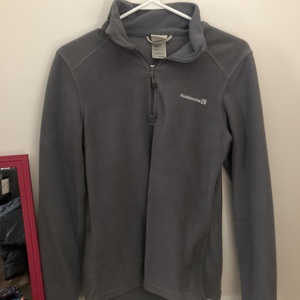 Avalanche Quarter Zip Fleece size small is being swapped online for free