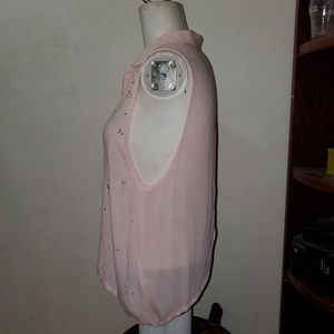 A&F Split Back Button Up Sleeveless Top Sz S is being swapped online for free