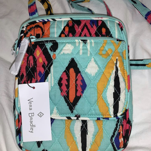 Vera Bradley Crossbody Purse is being swapped online for free