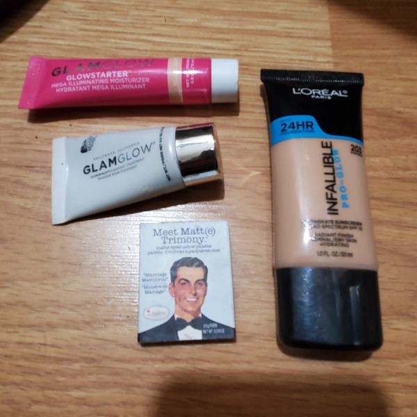 Various ttpes of Make up is being swapped online for free
