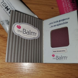 Various ttpes of Make up is being swapped online for free