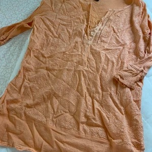 Lot of 10 women’s items is being swapped online for free