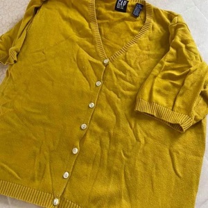 Lot of 10 women’s items is being swapped online for free