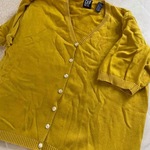 Lot of 10 women’s items is being swapped online for free