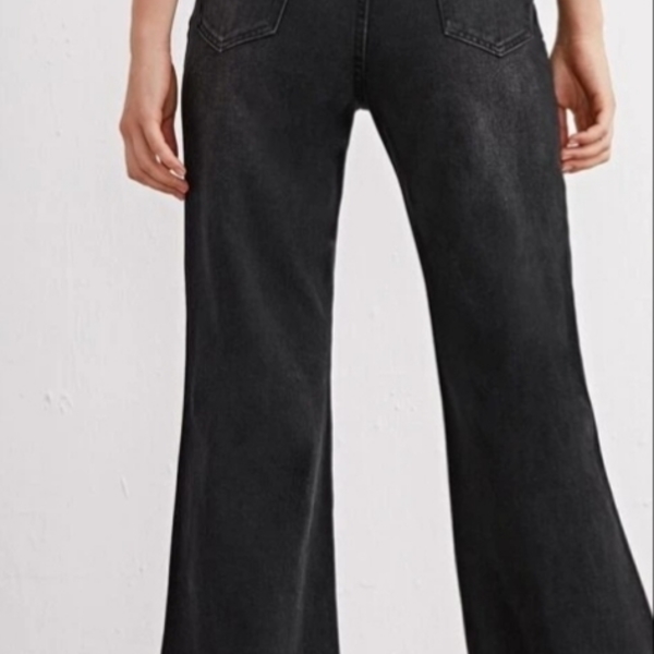 Black highwaisted flare leg jeans is being swapped online for free