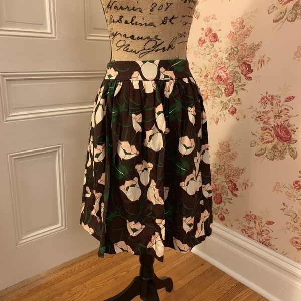 Size 10 NWT Topshop Silk Floral Pleated Skirt is being swapped online for free