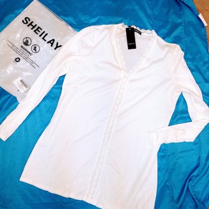 Women's NWT White Long sleeve Shirt 2X/3X is being swapped online for free
