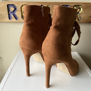 7.5 Lace Up Suede Heels is being swapped online for free