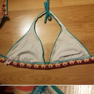 Victoria's Secret Bikini Top Sz L is being swapped online for free