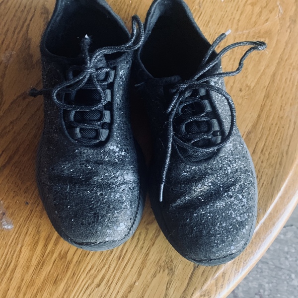 Sparkly black athletic shoes  is being swapped online for free