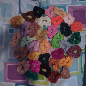 34 assorted velvet scrunchies is being swapped online for free